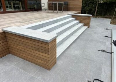 Terrasse - Carrelage - imitation bois - escalier pierre bleue - Aménagement Extéieur - Laurent Hubert